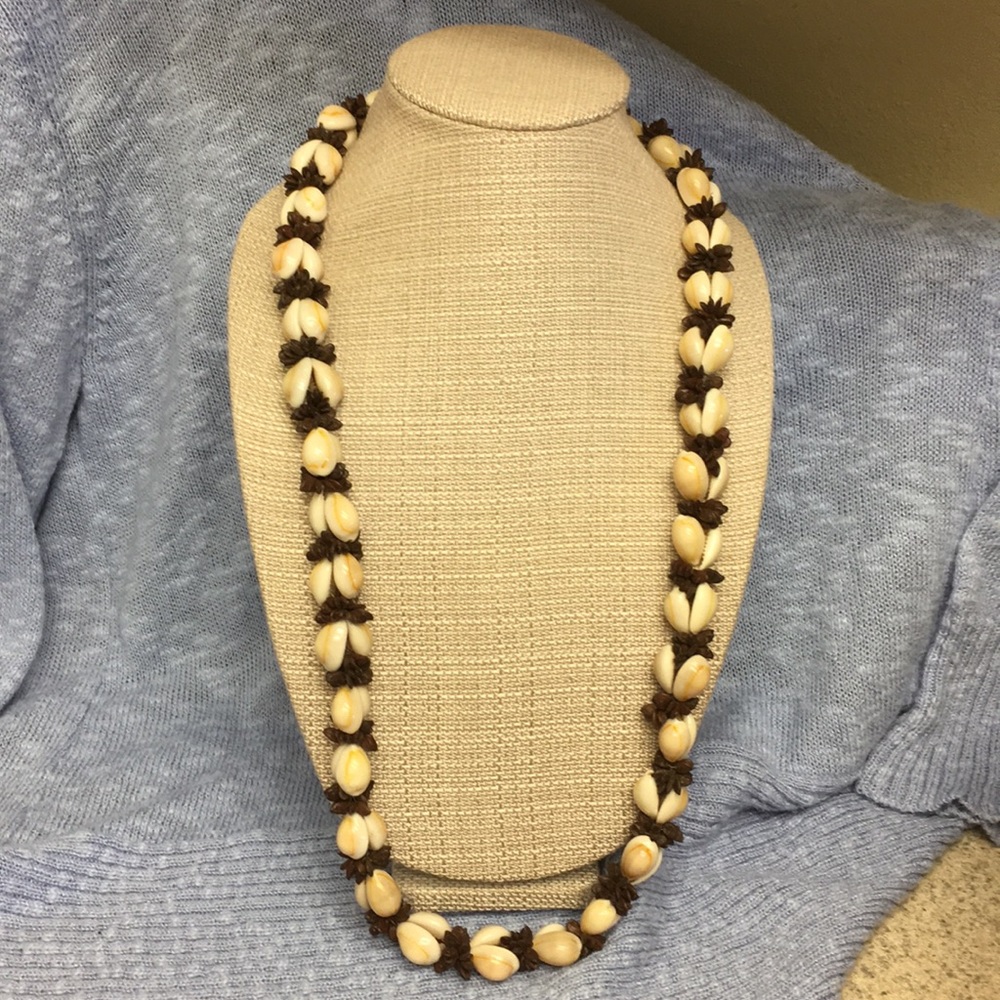 Hawaiian style beach shells apple seed  necklace
